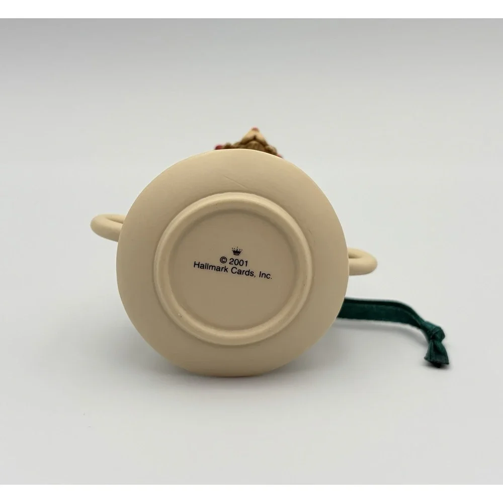 Hallmark Keepsake Ornament Grandmother Mouse Teacup Porcelain 2001 Vintage New